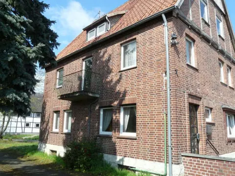 Zweifamilienhaus mit ehemaligem Viehhaus und zwei Remisen