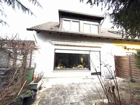 Reihenendhaus mit Wintergarten und Garage