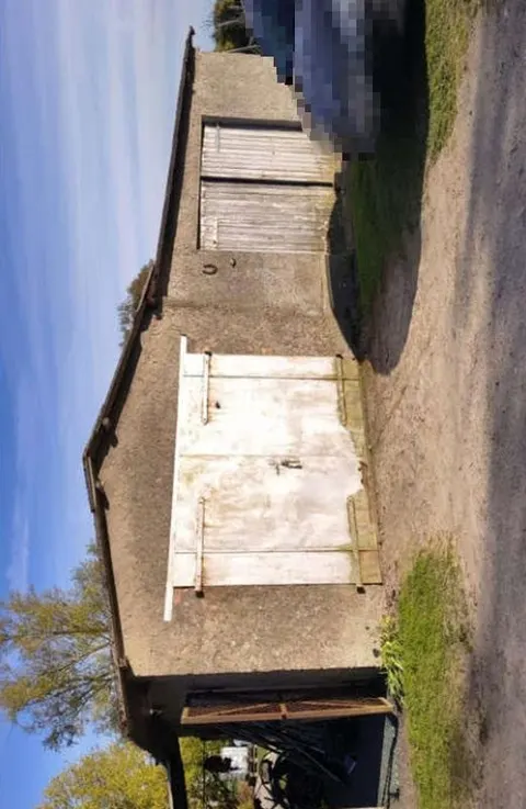 Einfamilienhaus mit Nebengelass