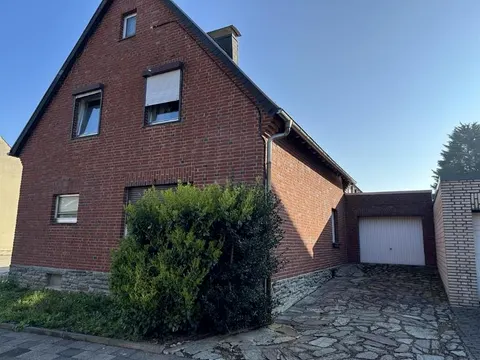 Einfamilienhaus mit Lagerhalle