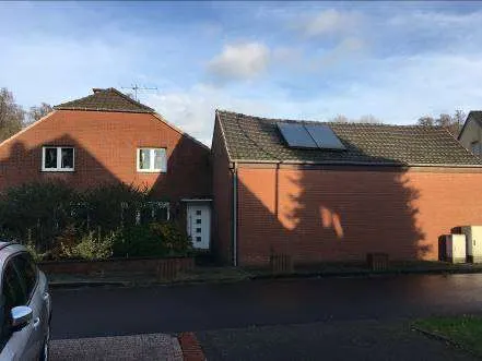 Einfamilienhaus mit Garage und Nebengebäude