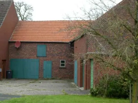 Einfamilienhaus mit Hofstelle und landwirtschaftlicher Fläche