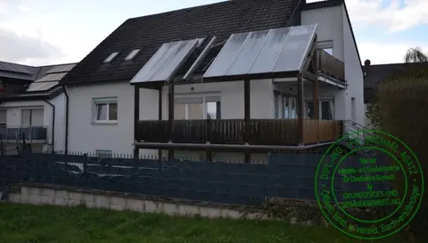 Wohnanwesen mit Reihenmittelgarage