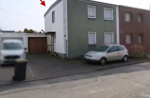 Einfamilienhaus mit Garage