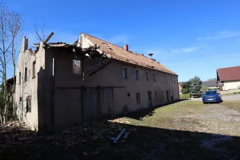 Ehemalige Hofstelle mit Sanierungsbedarf