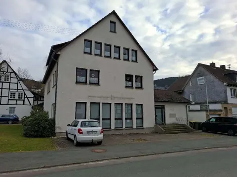 Wohn- und Geschäftshaus mit Einfamilienhaus