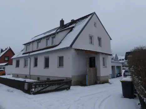 Zweifamilienhaus mit Doppelgarage