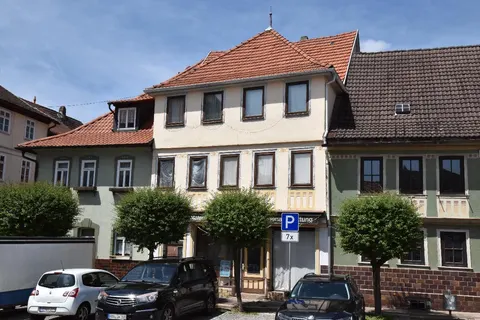 Wohn- und Geschäftshaus mit Einliegerladen