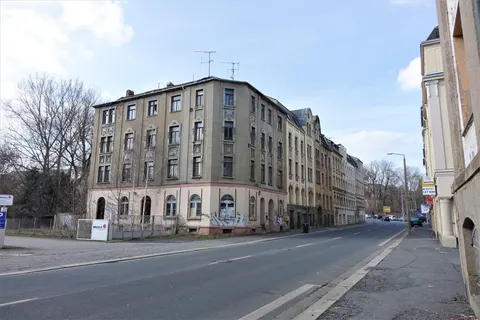 Mehrfamilienhaus (8 WE) mit Gaststätte, sanierungsbedürftig