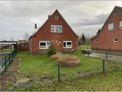 Einfamilienhaus mit Anbau