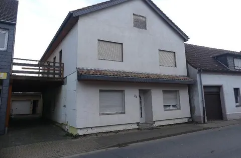 Renovierungsbedürftiges Einfamilienhaus