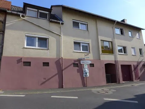 Zwei Einfamilienhäuser mit Garage