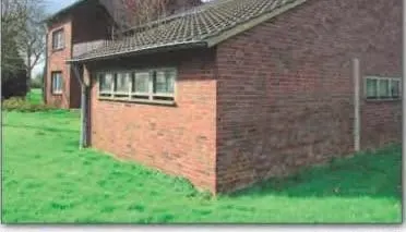 Einfamilienhaus mit angebautem Stall und Wirtschaftsgebäude