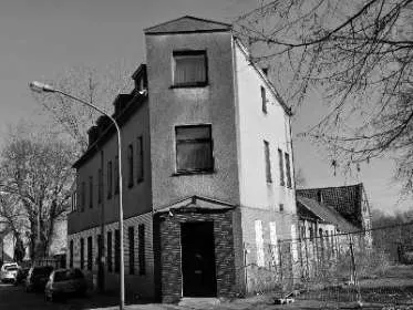Wohn- und Geschäftshaus mit Nebengebäuden