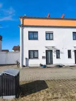 Doppelhaushälfte mit Garage