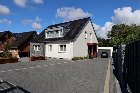 Einfamilienhaus mit Garage