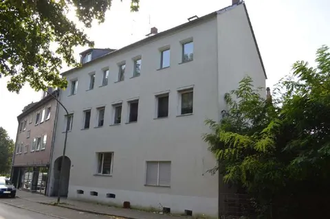 Mehrfamilienhaus mit Hofgebäude