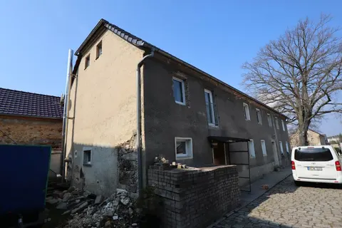Ehemalige Hofstelle mit Wohnstallhaus, Stall und Scheune
