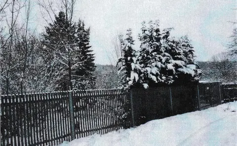 Bebautes Gartengrundstück mit Gartenhaus