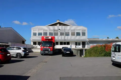 Wohn- und Geschäftshaus mit Werkstatt und Garage