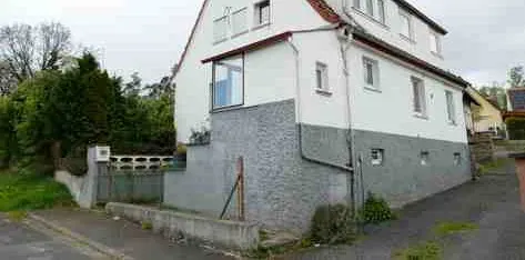 Einfamilienhaus mit Nebengebäude