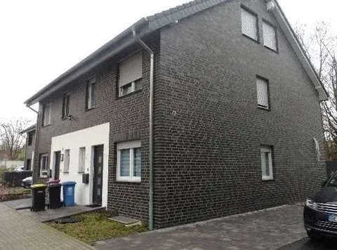 Einfamilien-Doppelhaus mit Stellplatzanteil