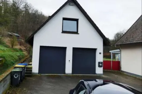 Einfamilienhaus (Doppelhaushälfte) mit Waldfläche