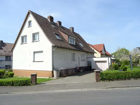 Zweifamilienhaus mit Garage
