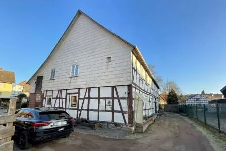 Denkmalgeschütztes Einfamilienhaus mit Nebengebäude