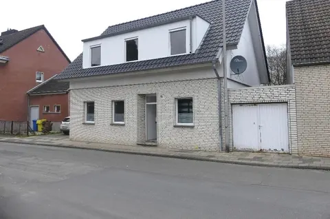 Sanierungsbedürftiges Einfamilienhaus