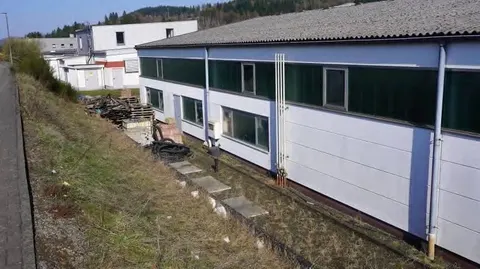 Gewerbeimmobilie mit Bürotrakt und Warmlager