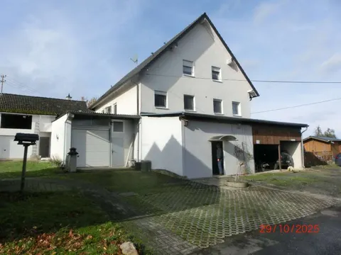 Dreifamilienhaus im Außenbereich