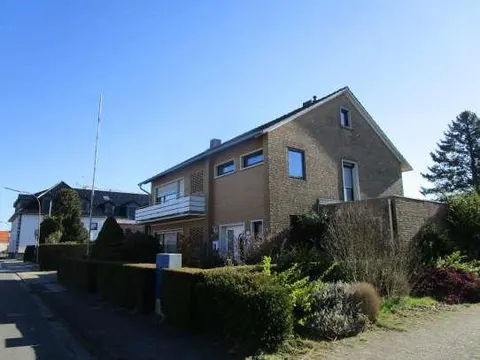 Einfamilienhaus mit Anbau und Garage