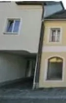 Wohn- und Geschäftshaus mit Anbau