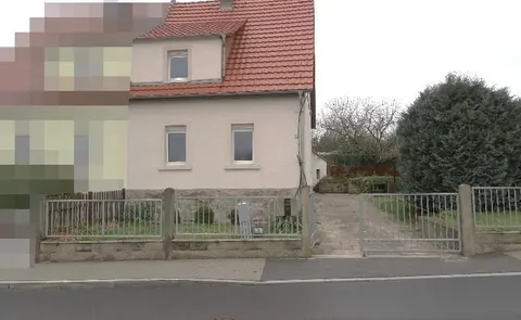Doppelhaushälfte in Ortsrandlage