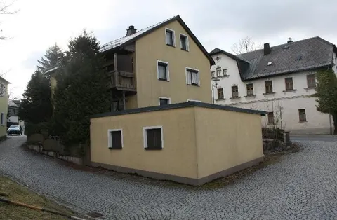 Zweifamilienhaus mit Doppelgarage