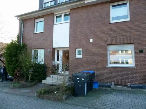 Reihenendhaus mit Carport