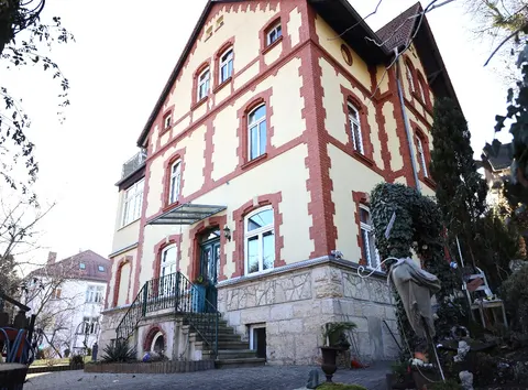Eigentumswohnung (ab 5 Zimmer) · 3 WE · 143 m²