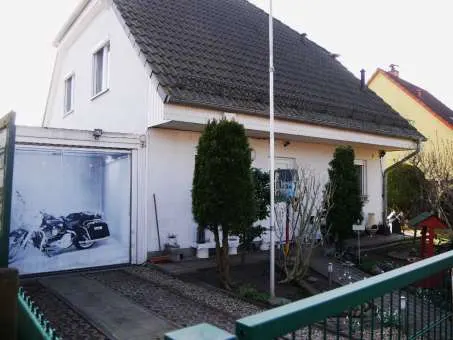 Einfamilienhaus mit Einzelgarage