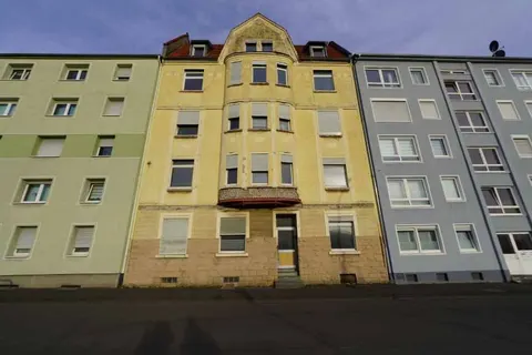 Mehrfamilienhaus (6 WE) Sanierungsbedürftig