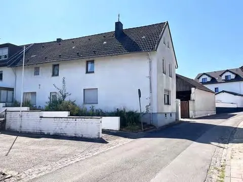 Eigentumswohnung in Einfamilienhaus, Sanierungsbedarf