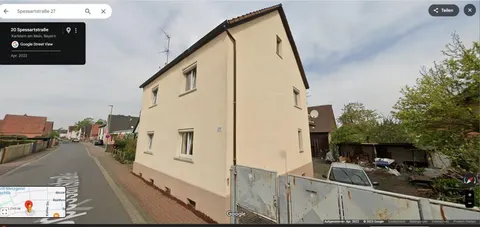 Einfamilienhaus mit Scheune und Schuppen