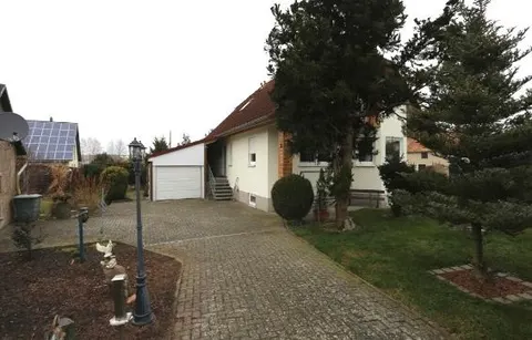 Einfamilienhaus mit Pachtgarten