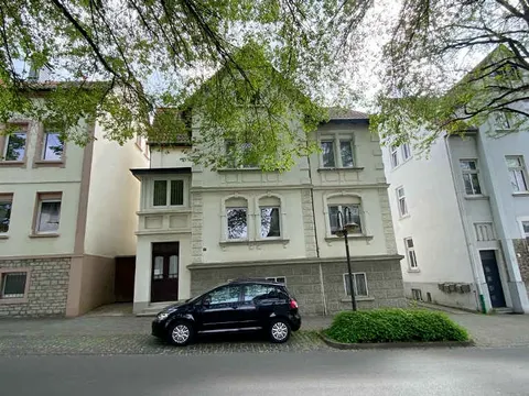 Zweifamilienhaus mit rückwärtigem Anbau