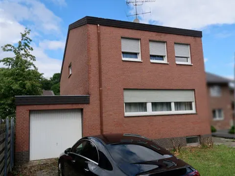 Einfamilienhaus mit Garage