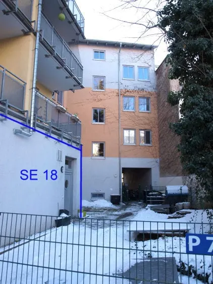 Zweifamilienhaus mit Nebengebäuden