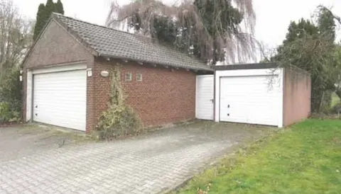 Einfamilienhaus mit Einliegerwohnung im Außenbereich