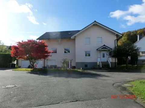 Einfamilienhaus mit Doppelgarage