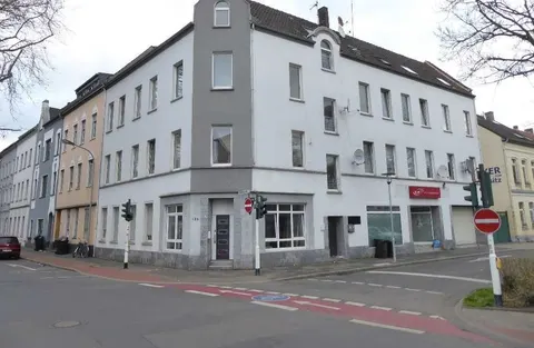 Sanierungsbedürftiges Wohn- und Geschäftshaus