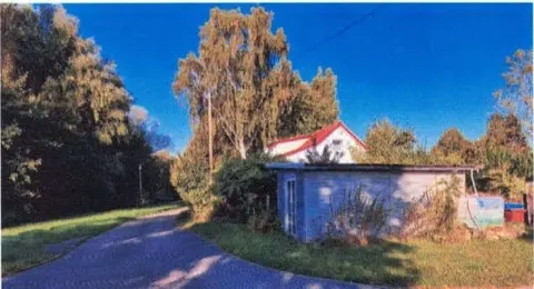 Einfamilienhaus mit Nebengebäuden